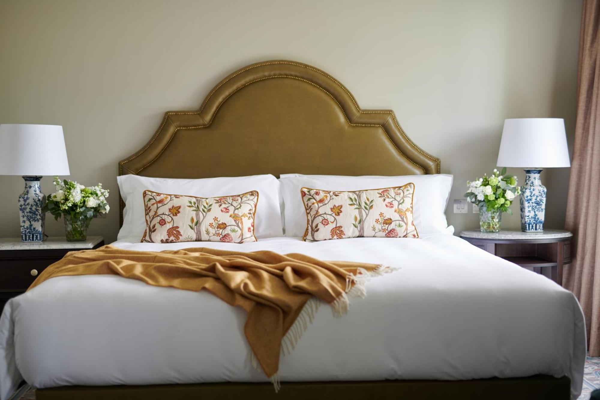 Carton House A Fairmont Managed Hotel Мэйнут Экстерьер фото A bed